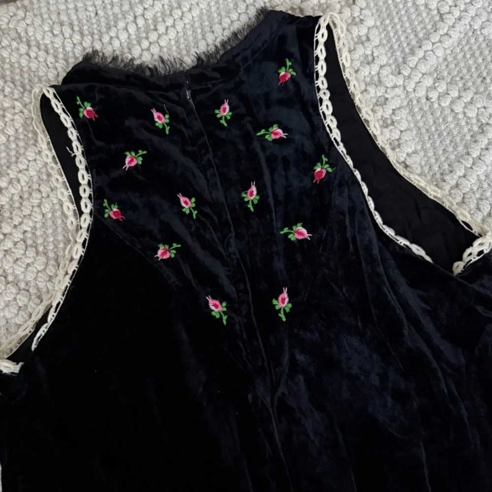 Free People Rosetta Black Velvet Embroidered Rose Mini Shift Dress L